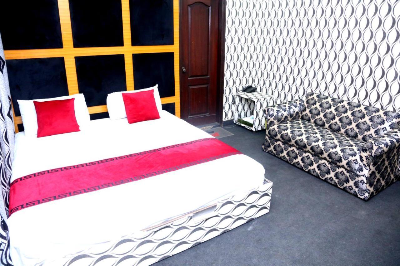 Sapphire Inn Motel Лахор Экстерьер фото